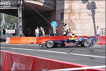 13 июля 2008 г., Москва   Формула 1 погостила в России. Шоу Moscow City Racing (фото Игоря Заботина)
