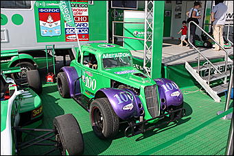 13 июля 2008 г., Москва   Формула 1 погостила в России. Шоу Moscow City Racing (фото Игоря Заботина)