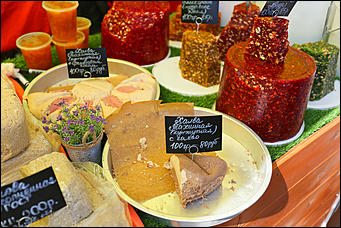 14 августа 2019 г., Барнаул. Екатерина Смолихина   Танцы, песни и много лакомства: праздник "Медовый Спас на Алтае" открыли в Барнауле