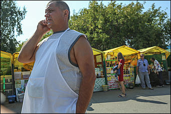 14 августа 2019 г., Барнаул. Екатерина Смолихина   Танцы, песни и много лакомства: праздник "Медовый Спас на Алтае" открыли в Барнауле