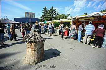 14 августа 2019 г., Барнаул. Екатерина Смолихина   Танцы, песни и много лакомства: праздник "Медовый Спас на Алтае" открыли в Барнауле
