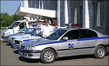 3 июля 2007 г., Барнаул   Отделения ГИБДД Алтайского края получили в подарок патрульные автомобили