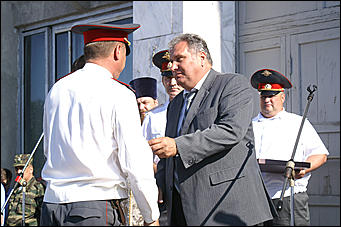 3 июля 2007 г., Барнаул   Отделения ГИБДД Алтайского края получили в подарок патрульные автомобили