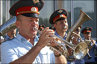 3 июля 2007 г., Барнаул   Отделения ГИБДД Алтайского края получили в подарок патрульные автомобили