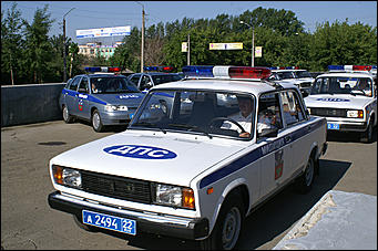 3 июля 2007 г., Барнаул   Отделения ГИБДД Алтайского края получили в подарок патрульные автомобили