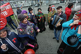    Мир, труд, дождь со снегом: политический Первомай в Барнауле 