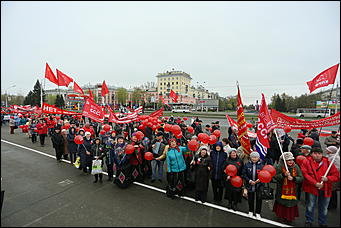    Мир, труд, дождь со снегом: политический Первомай в Барнауле 