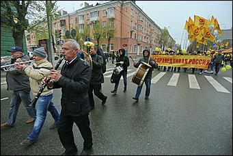    Мир, труд, дождь со снегом: политический Первомай в Барнауле 