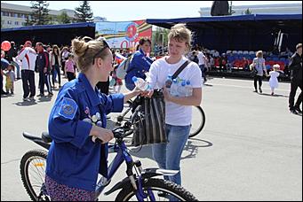 9 май 2013 г., Барнаул   Радио «МИР» отпраздновало с барнаульцами День Победы 