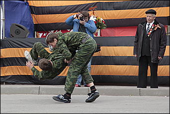 9 мая 2011 г., Барнаул   9 мая 2011. Площадка мировые ребята