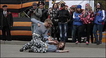 9 мая 2011 г., Барнаул   9 мая 2011. Площадка мировые ребята