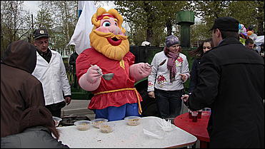 9 мая 2011 г., Барнаул   9 мая 2011. Площадка мировые ребята