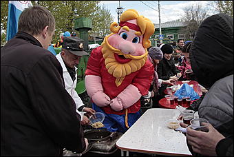 9 мая 2011 г., Барнаул   9 мая 2011. Площадка мировые ребята