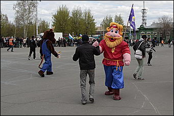 9 мая 2011 г., Барнаул   9 мая 2011. Площадка мировые ребята