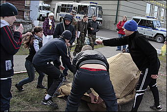 9 мая 2011 г., Барнаул   9 мая 2011. Площадка мировые ребята