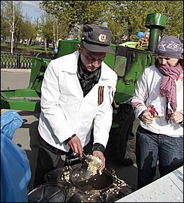 9 мая 2011 г., Барнаул   9 мая 2011. Площадка мировые ребята