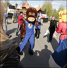 9 мая 2011 г., Барнаул   9 мая 2011. Площадка мировые ребята