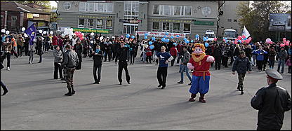 9 мая 2011 г., Барнаул   9 мая 2011. Площадка мировые ребята