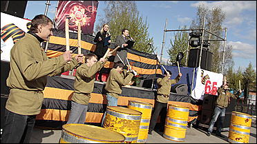 9 мая 2011 г., Барнаул   9 мая 2011. Площадка мировые ребята