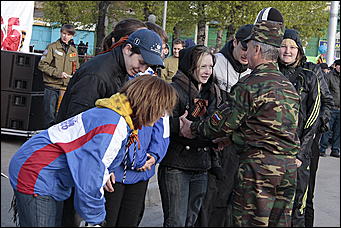 9 мая 2011 г., Барнаул   9 мая 2011. Площадка мировые ребята