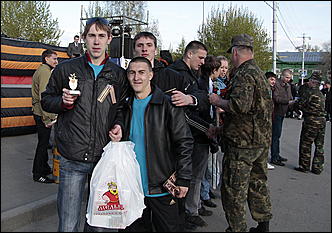 9 мая 2011 г., Барнаул   9 мая 2011. Площадка мировые ребята