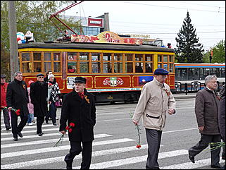 9 мая 2011 г., Барнаул   Возложение цветов к Мемориалу Славы     
