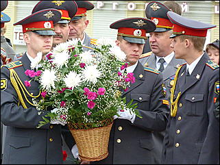 9 мая 2011 г., Барнаул   Возложение цветов к Мемориалу Славы     
