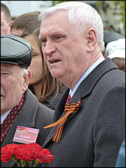 9 мая 2011 г., Барнаул   Возложение цветов к Мемориалу Славы     
