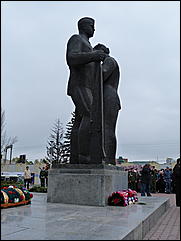 9 мая 2011 г., Барнаул   Возложение цветов к Мемориалу Славы     
