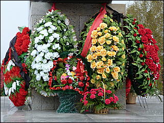 9 мая 2011 г., Барнаул   Возложение цветов к Мемориалу Славы     
