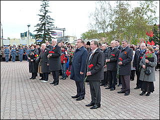 9 мая 2011 г., Барнаул   Возложение цветов к Мемориалу Славы     
