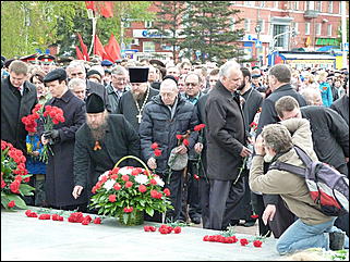 9 мая 2011 г., Барнаул   Возложение цветов к Мемориалу Славы     
