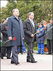 9 мая 2011 г., Барнаул   Возложение цветов к Мемориалу Славы     
