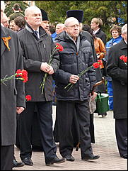 9 мая 2011 г., Барнаул   Возложение цветов к Мемориалу Славы     
