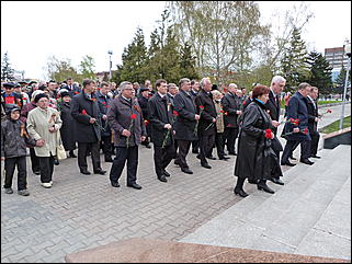 9 мая 2011 г., Барнаул   Возложение цветов к Мемориалу Славы     
