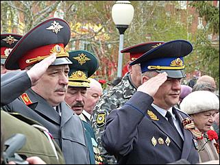 9 мая 2011 г., Барнаул   Возложение цветов к Мемориалу Славы     
