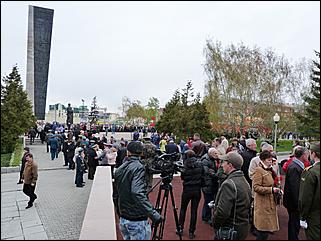 9 мая 2011 г., Барнаул   Возложение цветов к Мемориалу Славы     
