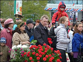 9 мая 2011 г., Барнаул   Возложение цветов к Мемориалу Славы     
