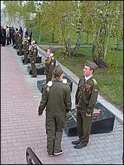 9 мая 2011 г., Барнаул   Возложение цветов к Мемориалу Славы     
