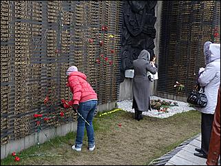9 мая 2011 г., Барнаул   Возложение цветов к Мемориалу Славы     
