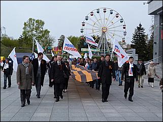9 мая 2011 г., Барнаул   Возложение цветов к Мемориалу Славы     
