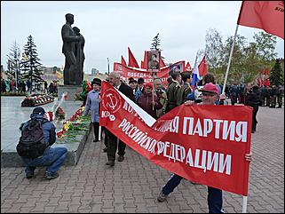 9 мая 2011 г., Барнаул   Возложение цветов к Мемориалу Славы     
