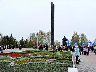 9 мая 2011 г., Барнаул   Возложение цветов к Мемориалу Славы     
