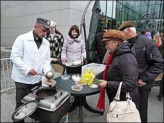 9 мая 2011 г., Барнаул   Возложение цветов к Мемориалу Славы     
