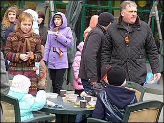 9 мая 2011 г., Барнаул   Возложение цветов к Мемориалу Славы     
