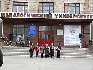 9 мая 2011 г., Барнаул   Возложение цветов к Мемориалу Славы     
