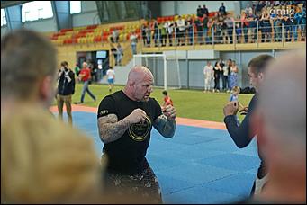 6 июля 2018 г., Барнаул. Екатерина Смолихина   Джефф Монсон рассказал и показал барнаульцам секреты ведения боя