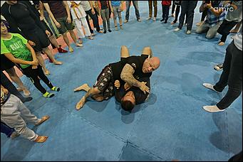 6 июля 2018 г., Барнаул. Екатерина Смолихина   Джефф Монсон рассказал и показал барнаульцам секреты ведения боя