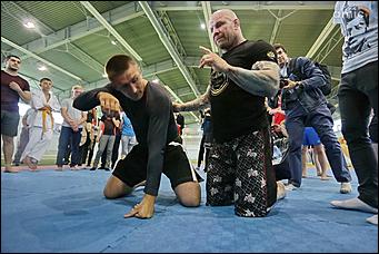 6 июля 2018 г., Барнаул. Екатерина Смолихина   Джефф Монсон рассказал и показал барнаульцам секреты ведения боя