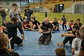 6 июля 2018 г., Барнаул. Екатерина Смолихина   Джефф Монсон рассказал и показал барнаульцам секреты ведения боя